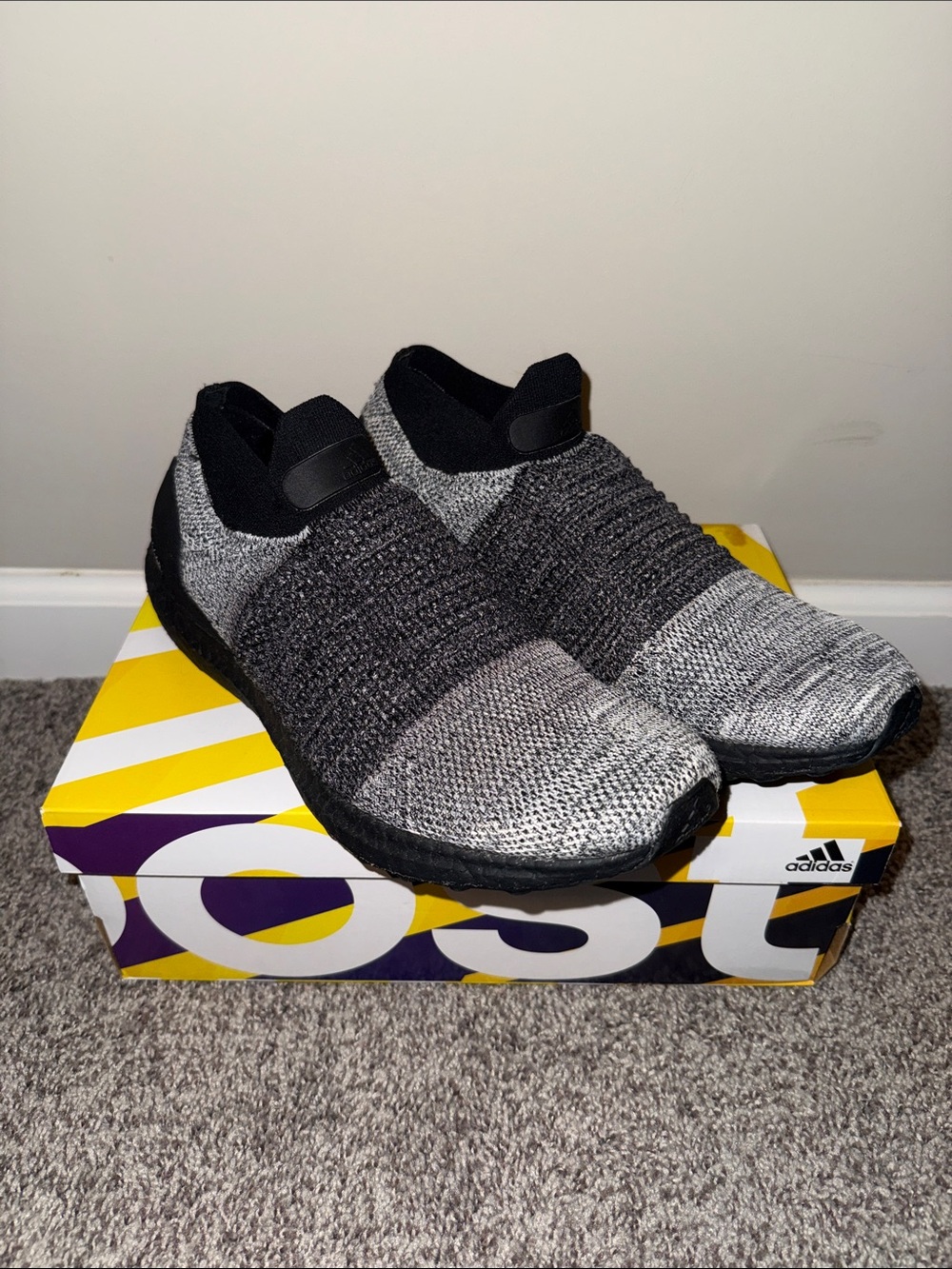 adidas Ultra Boost Laceless Mid Oreo size 11